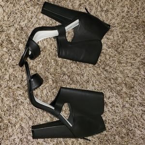 funky heels sexy trendy size 10 new sexy 😍
